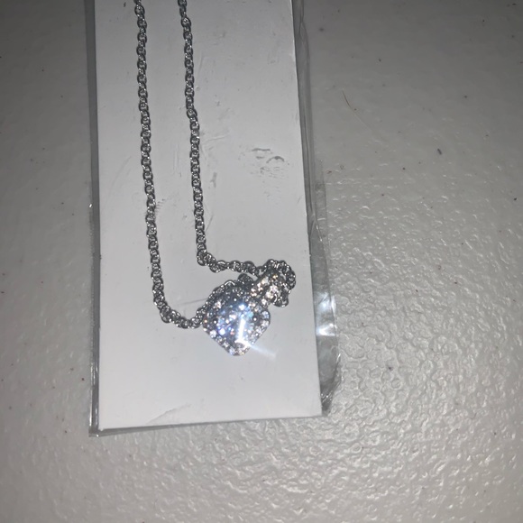 Beautiful Necklace - Picture 3 of 4